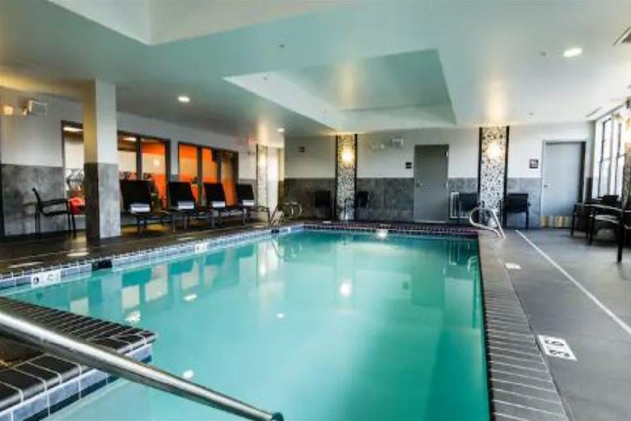 Hampton Inn & Suites Дюпон Экстерьер фото