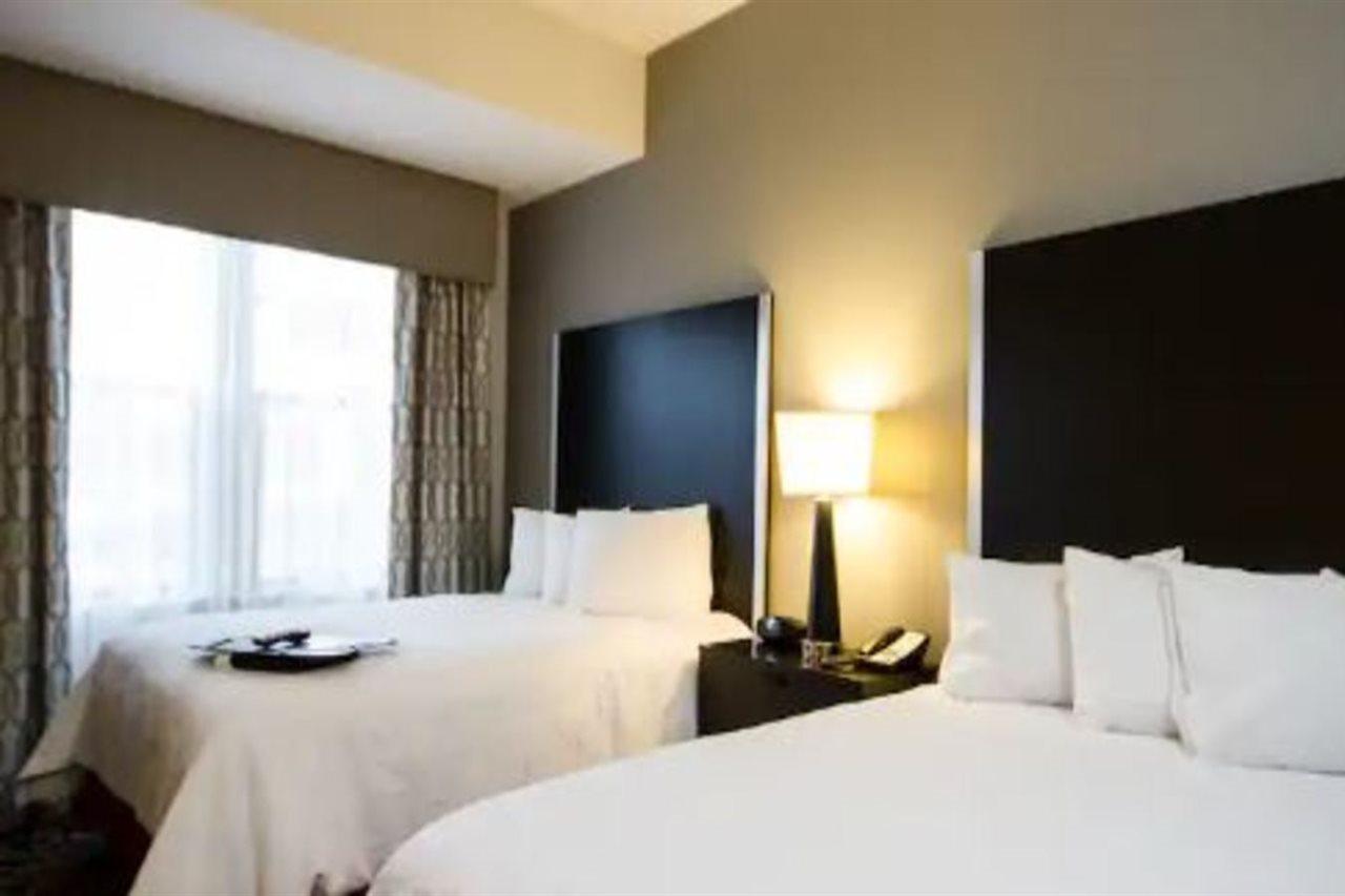 Hampton Inn & Suites Дюпон Экстерьер фото