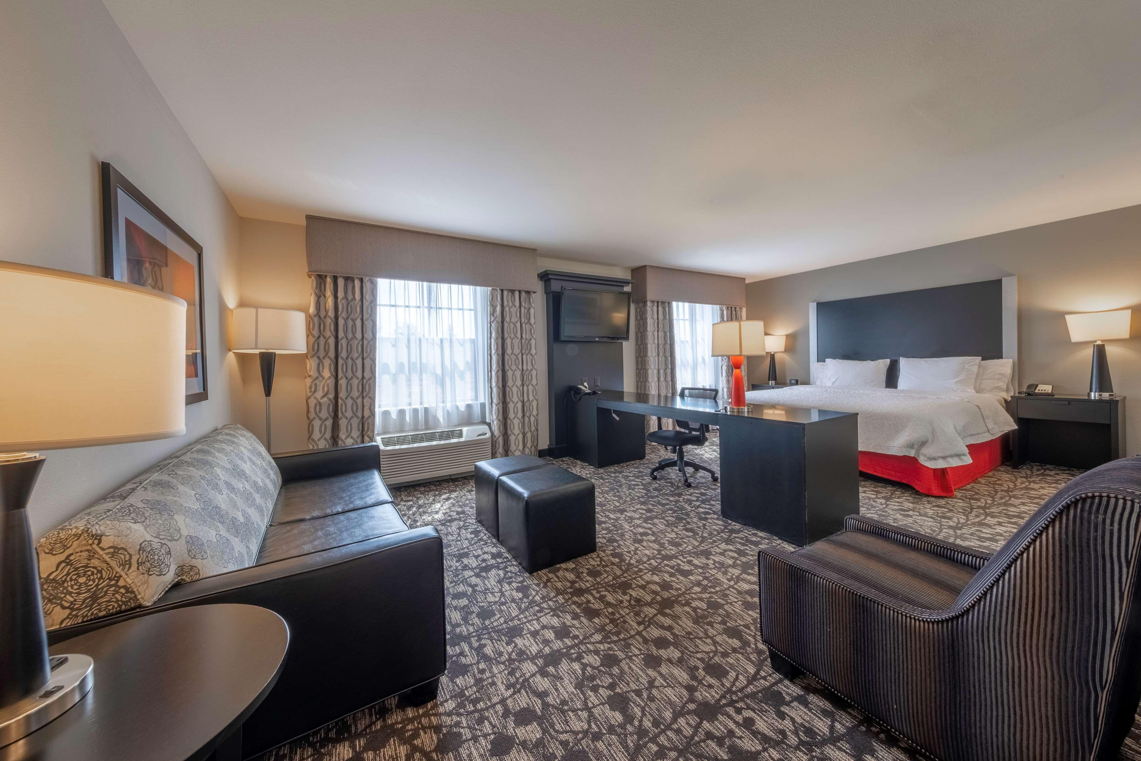 Hampton Inn & Suites Дюпон Экстерьер фото